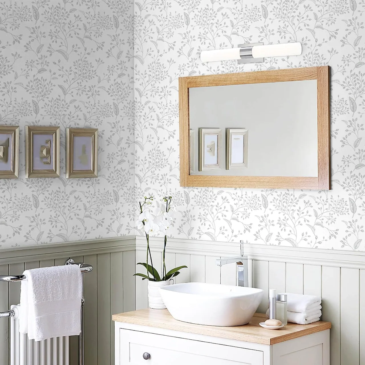 Heroad White and Silver Floral peel and stick wallpaper in a room
