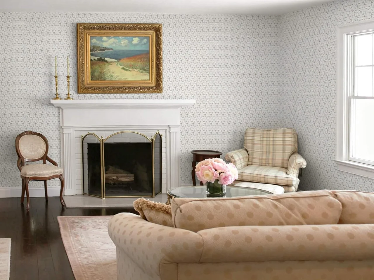 Heroad Beige Farmhouse Floral peel and stick wallpaper in a room