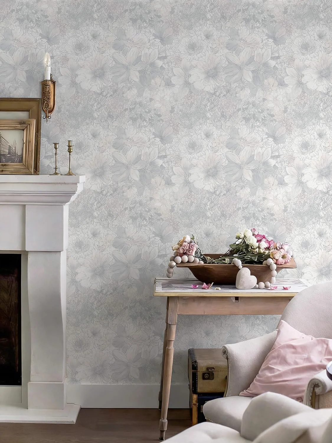 Heroad Grey and Pink Vintage Floral peel and stick wallpaper in a room