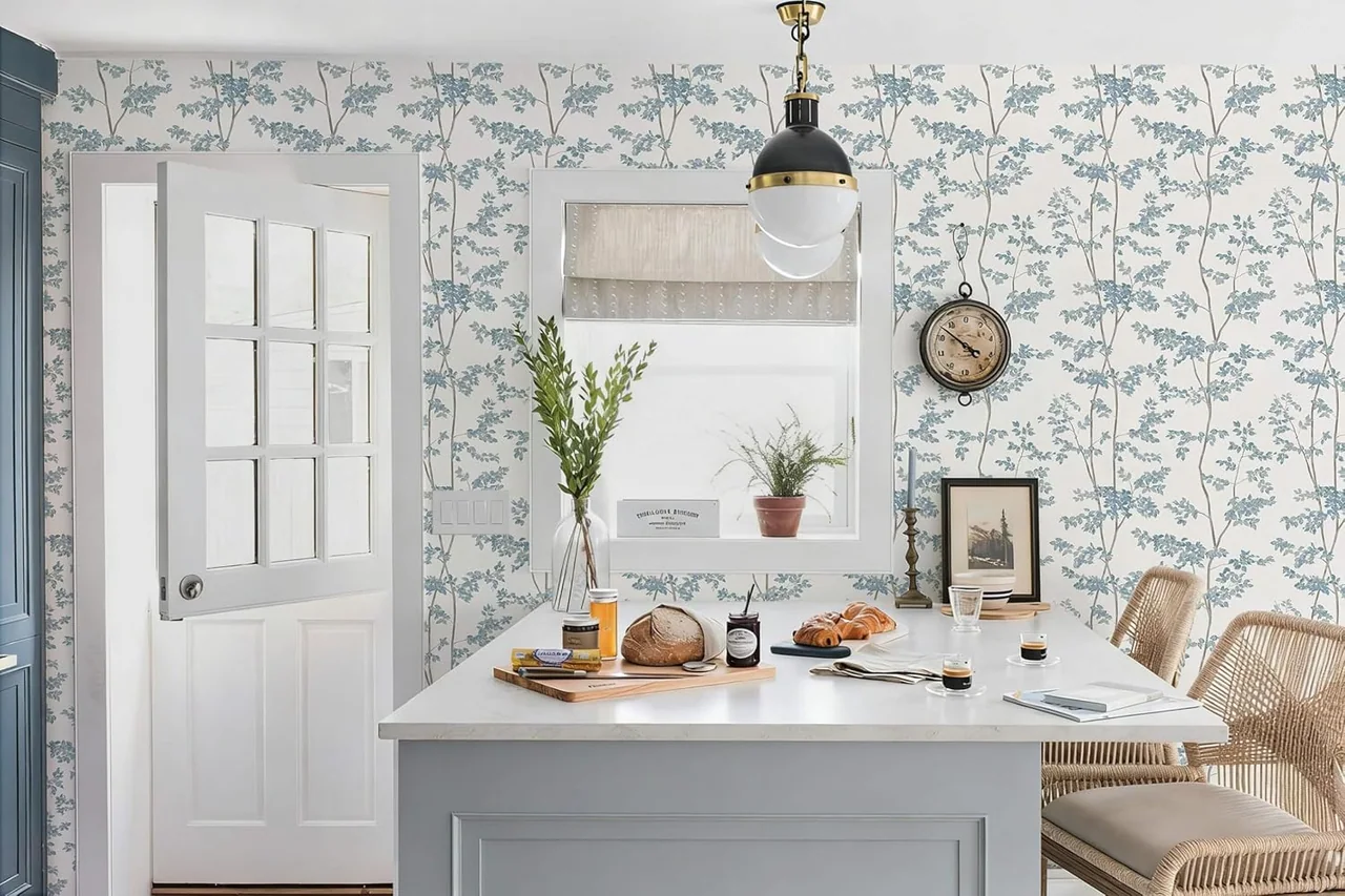 Heroad Blue and White Cottage Leaf peel and stick wallpaper in a room