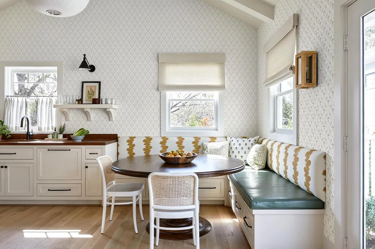Heroad Beige Farmhouse Floral peel and stick wallpaper in a room