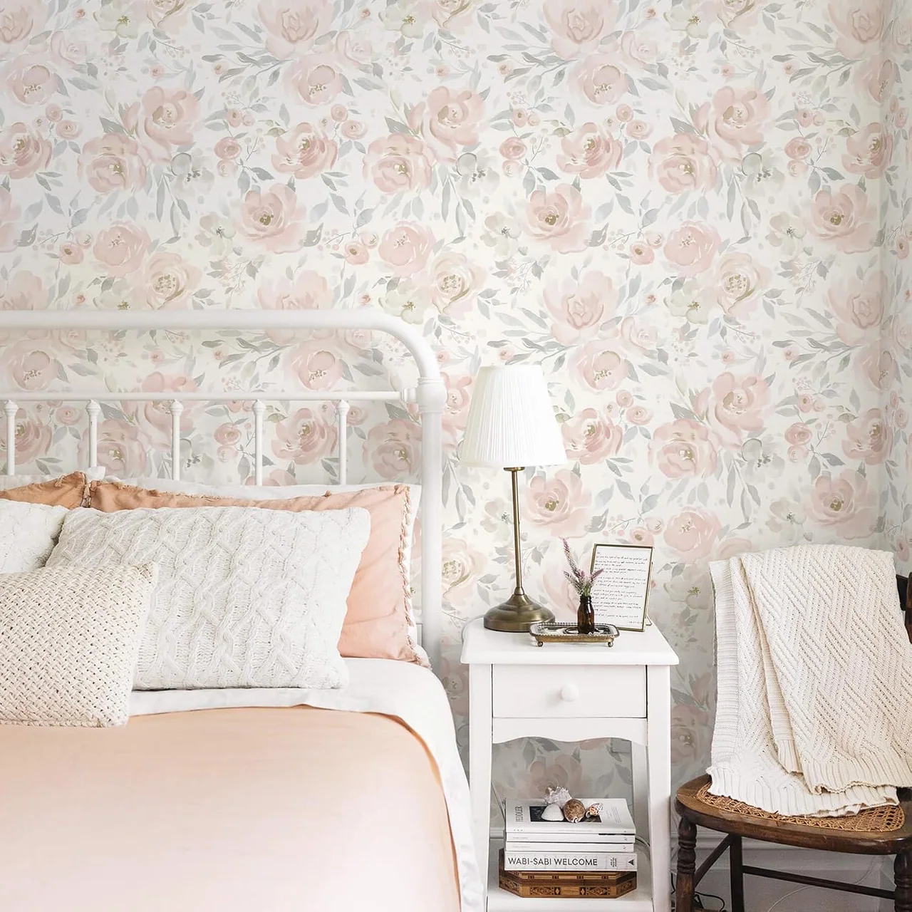 Heroad Blush Floral peel and stick wallpaper in a room