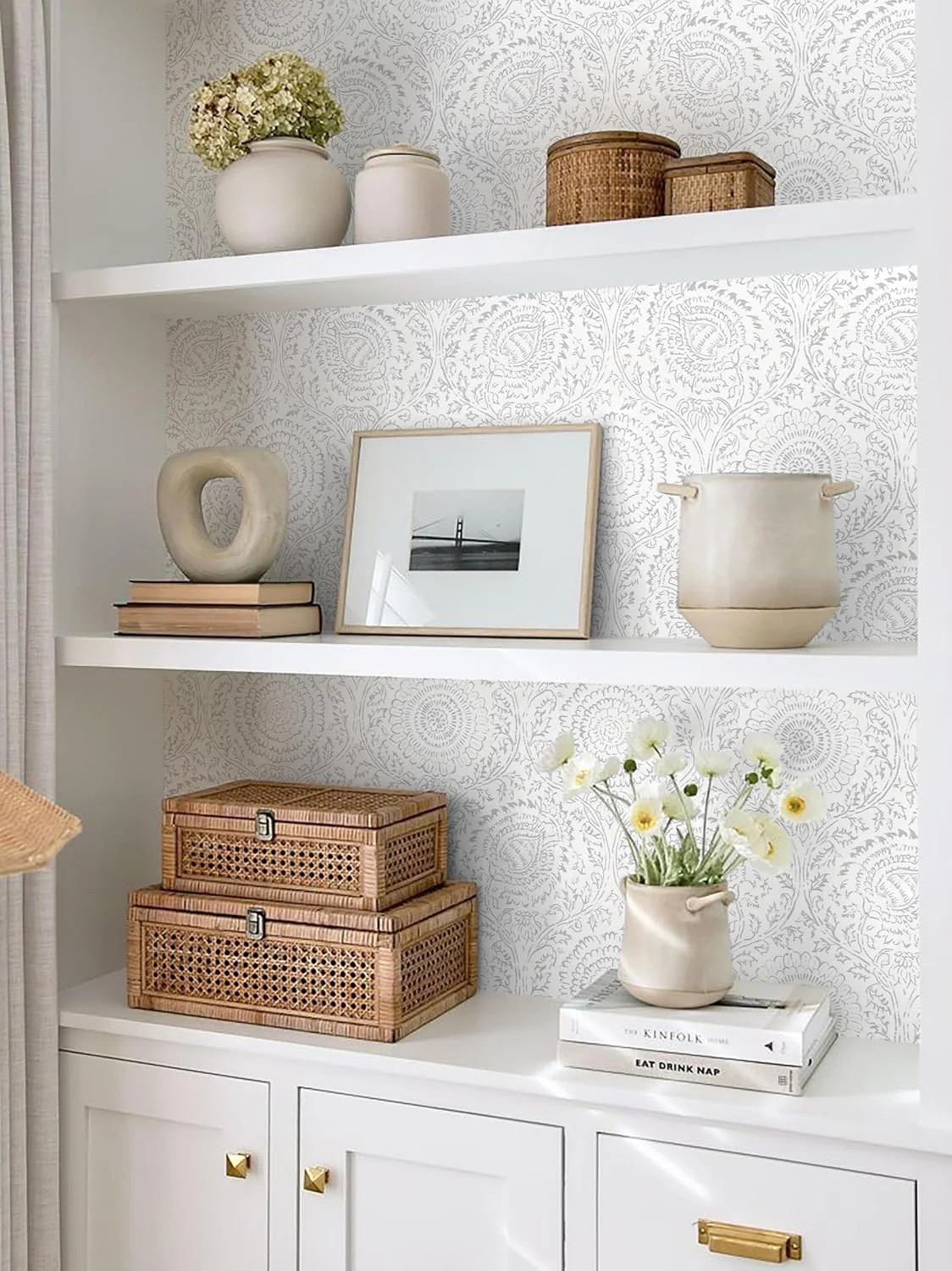 Heroad Grey Modern Floral peel and stick wallpaper in a room
