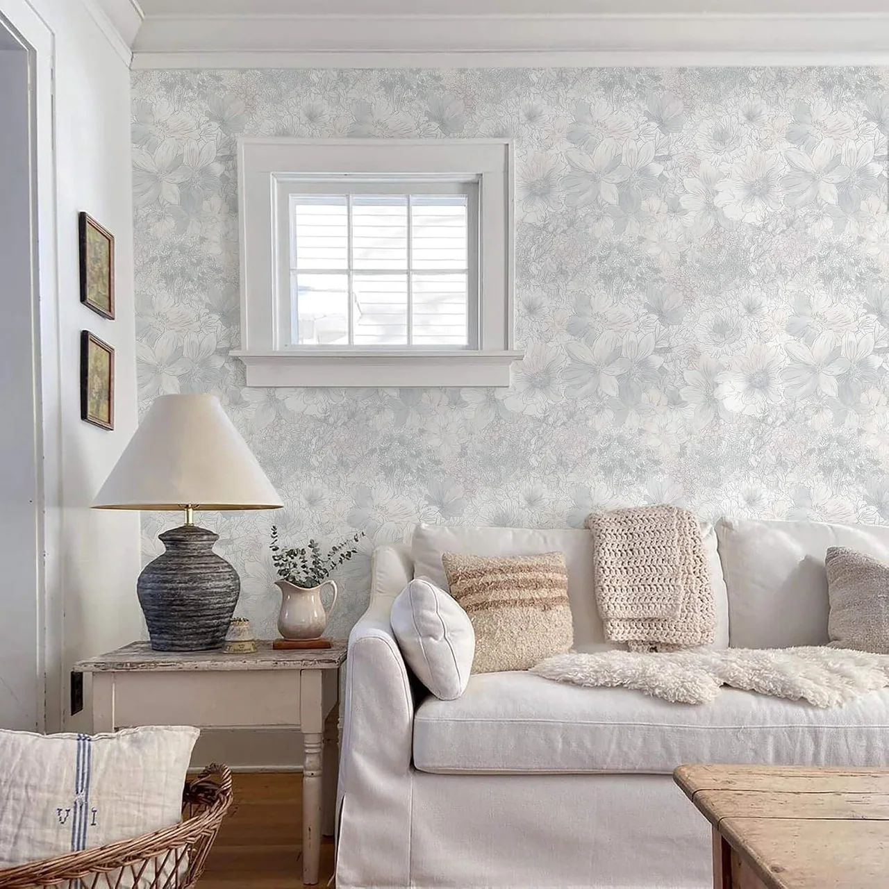 Heroad Grey and Pink Vintage Floral peel and stick wallpaper in a room