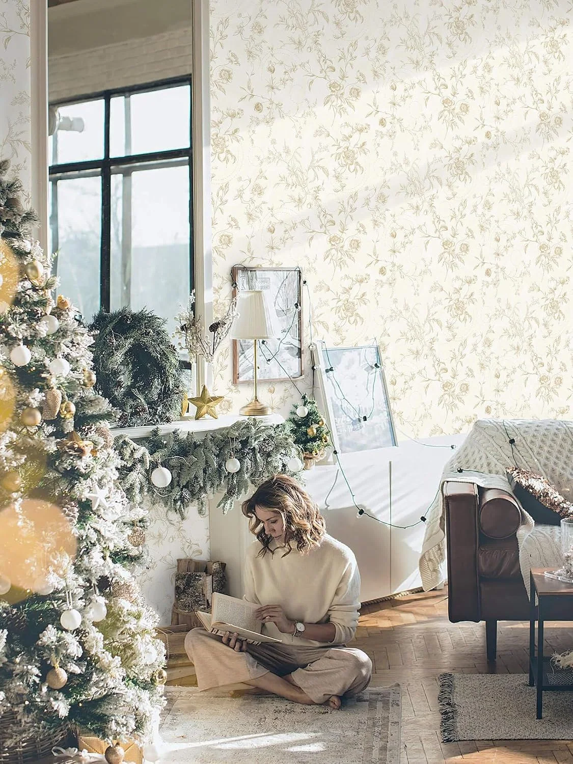 Heroad Beige French Country Floral peel and stick wallpaper in a room