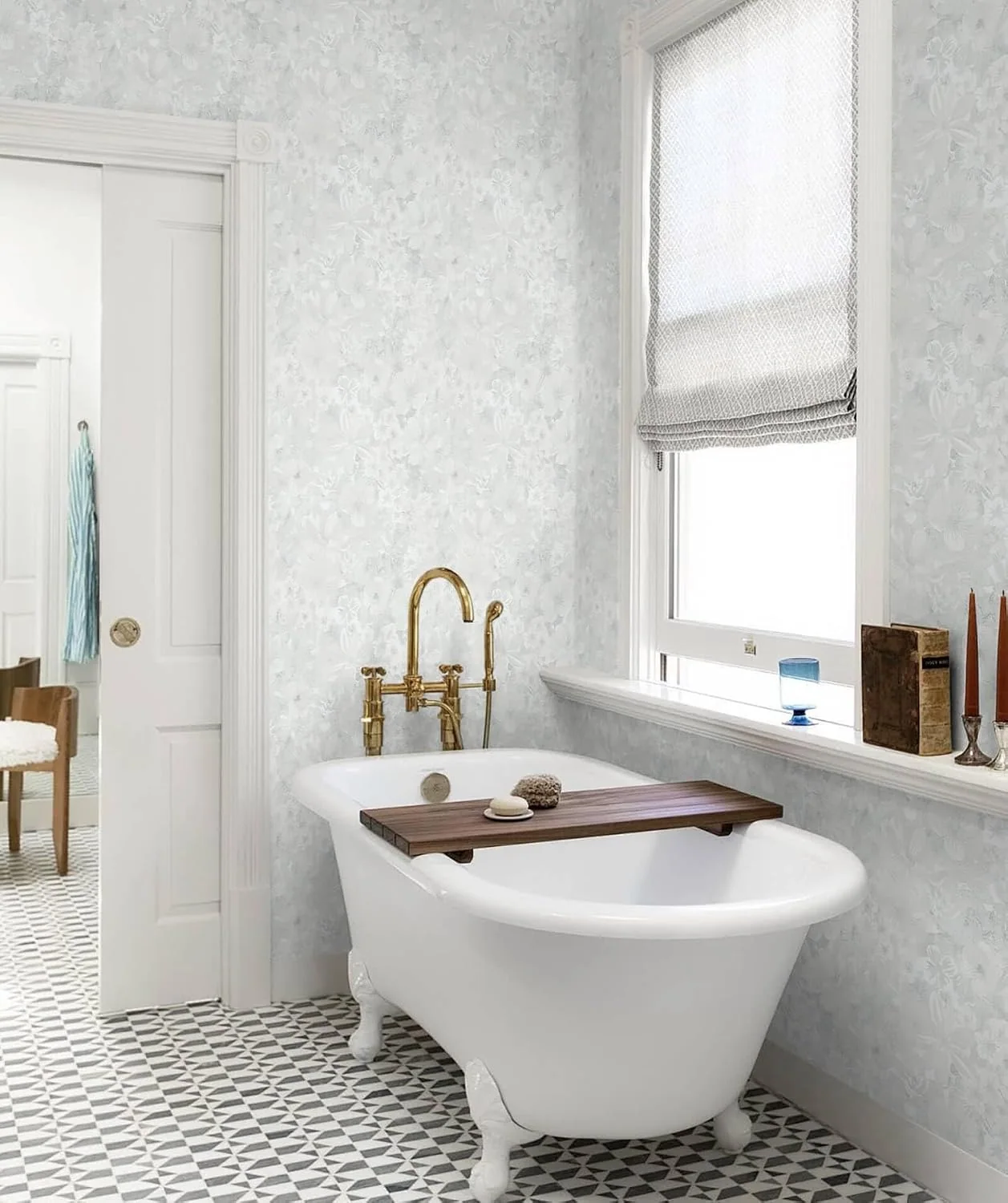 Heroad Grey Vintage Floral peel and stick wallpaper in a room