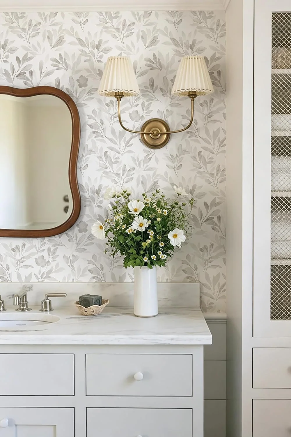 Heroad Grey Modern Leaf peel and stick wallpaper in a room