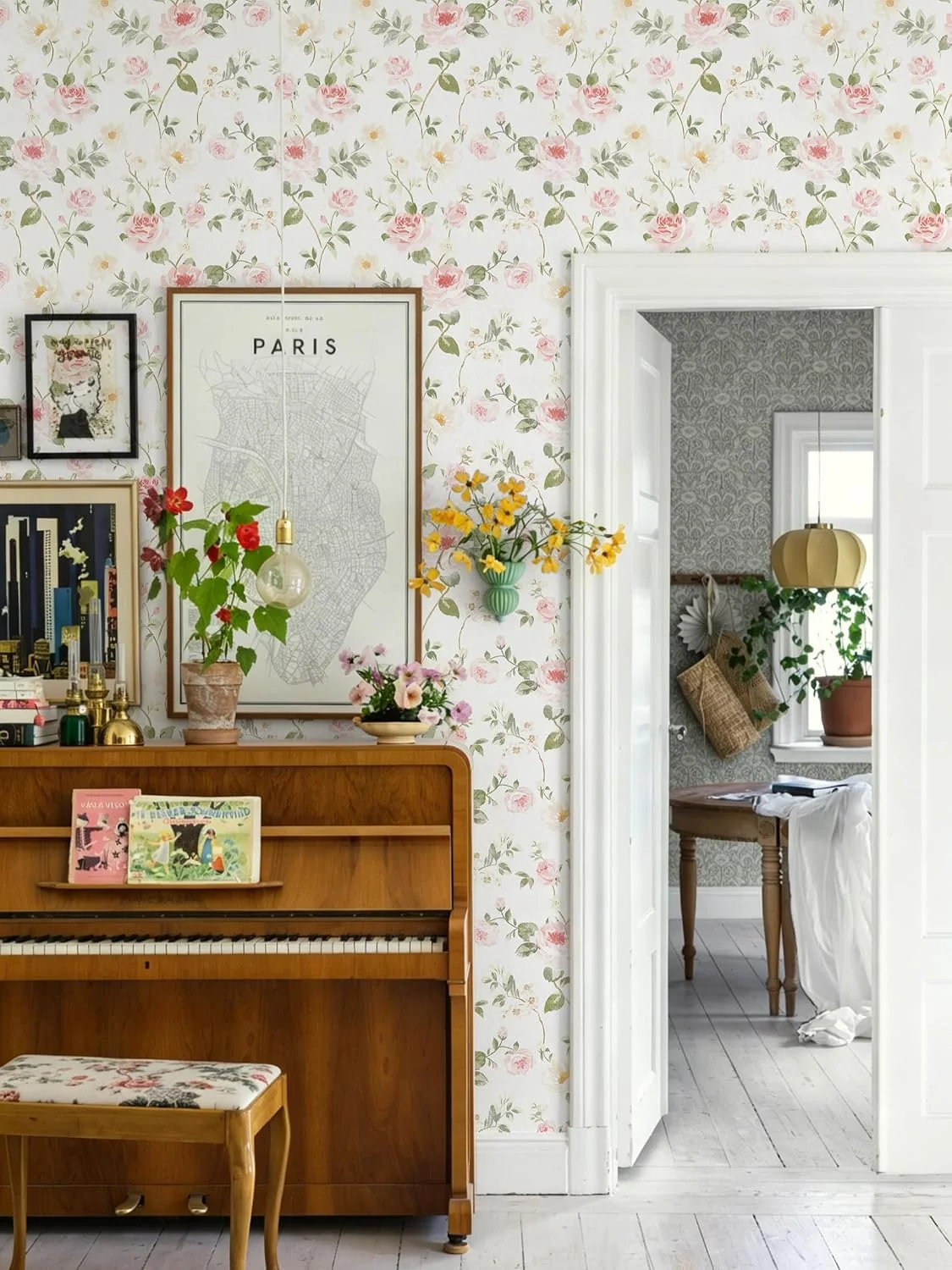 Heroad Pink Rose Floral peel and stick wallpaper in a room