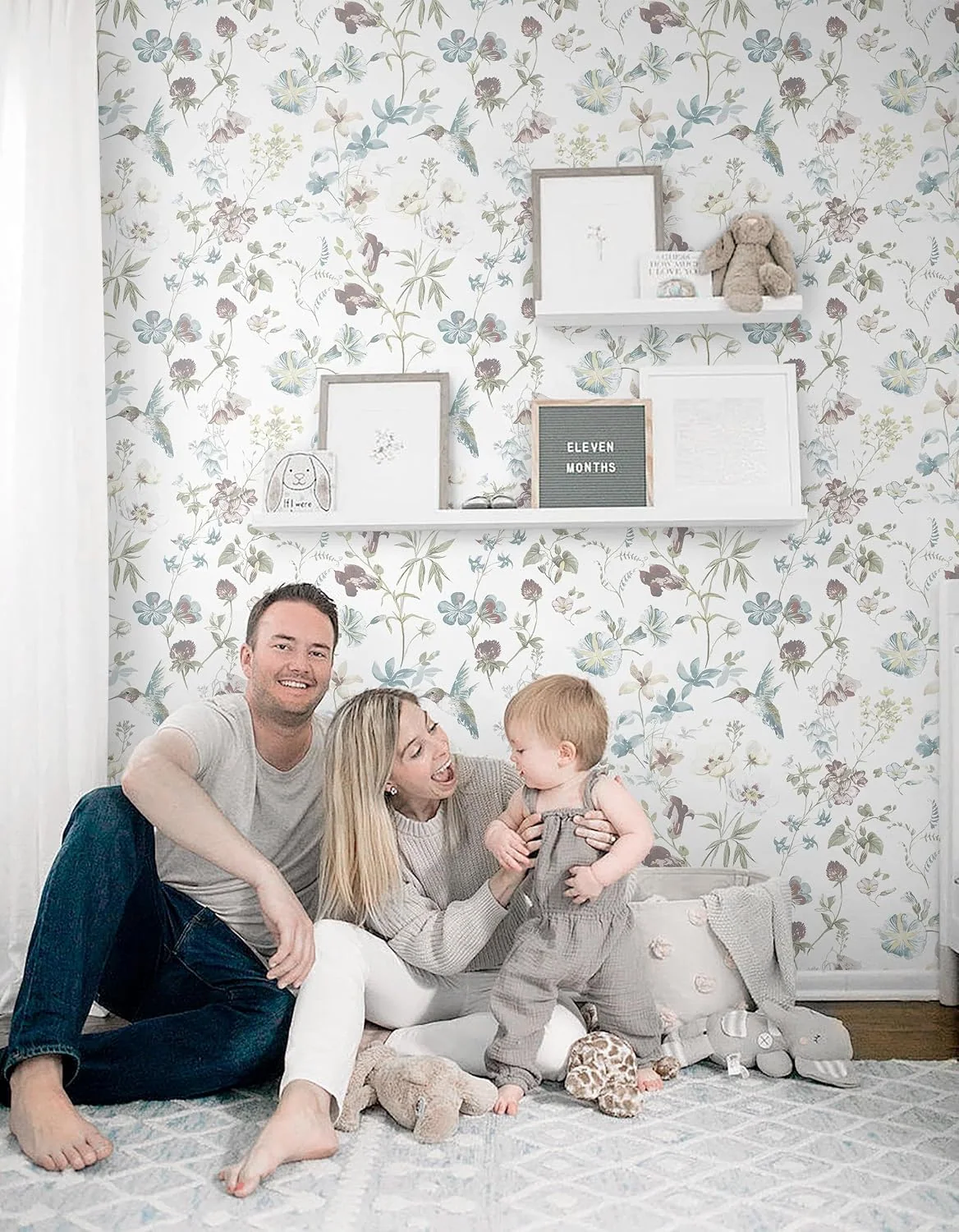 Heroad White Hummingbird Floral peel and stick wallpaper in a room
