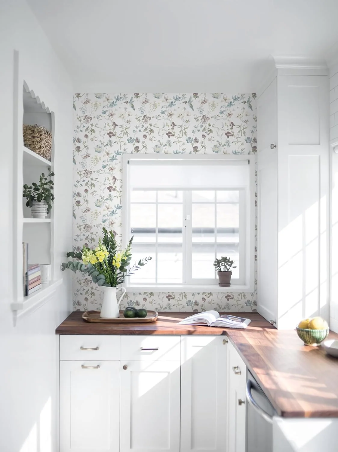 Heroad White Hummingbird Floral peel and stick wallpaper in a room