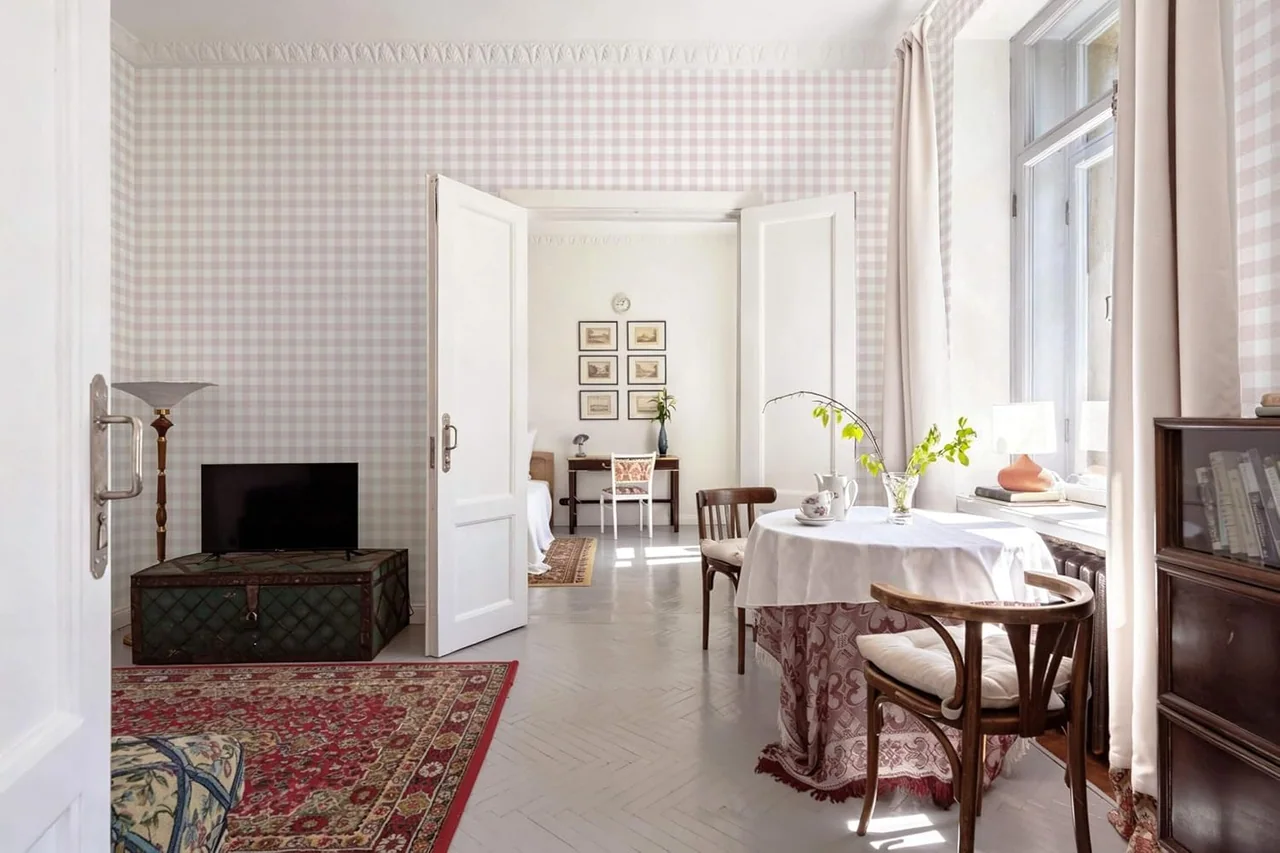 Heroad Pink Boho Gingham peel and stick wallpaper in a room