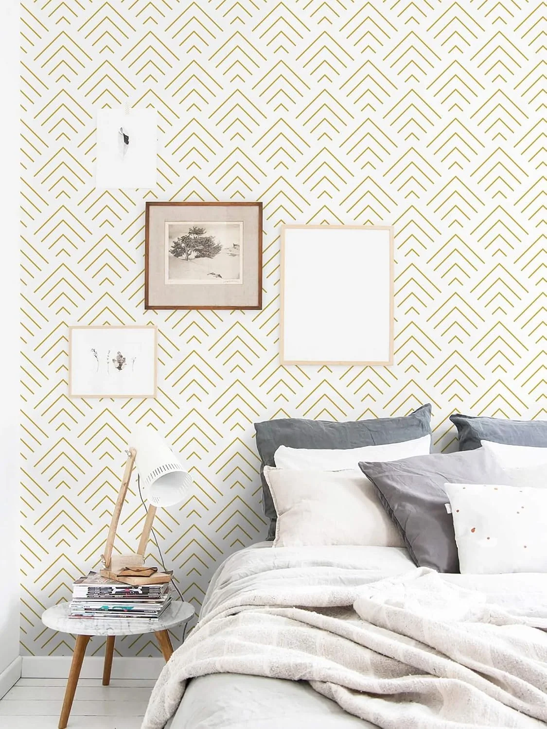 Heroad Gold Geometric peel and stick wallpaper in a room