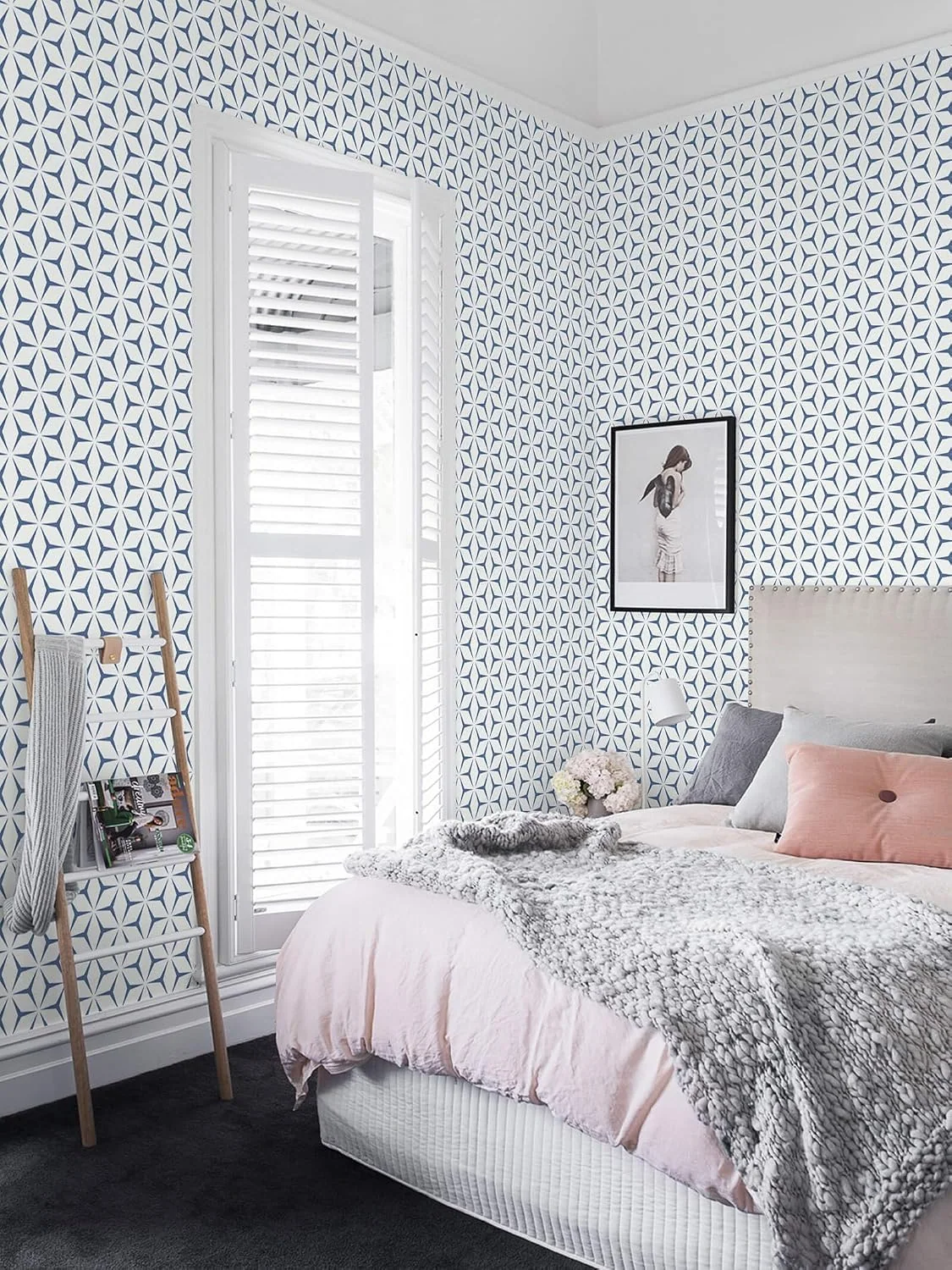 Heroad Blue Modern Geometric peel and stick wallpaper in a room