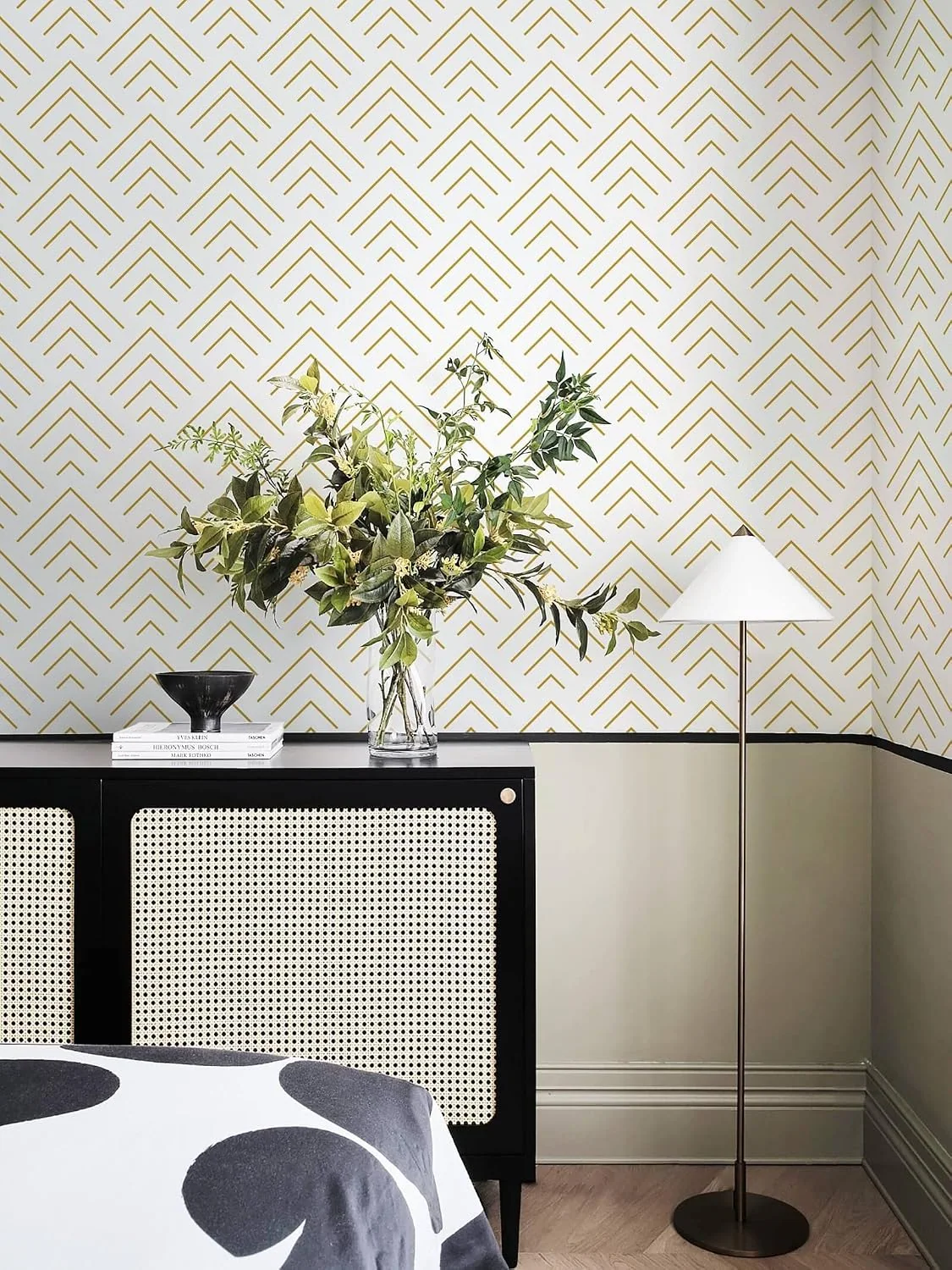 Heroad Gold Geometric peel and stick wallpaper in a room