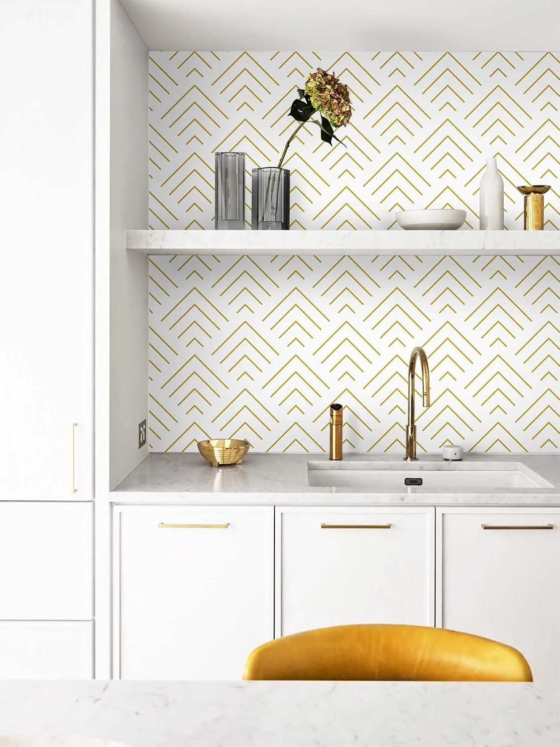 Heroad Gold Geometric peel and stick wallpaper in a room