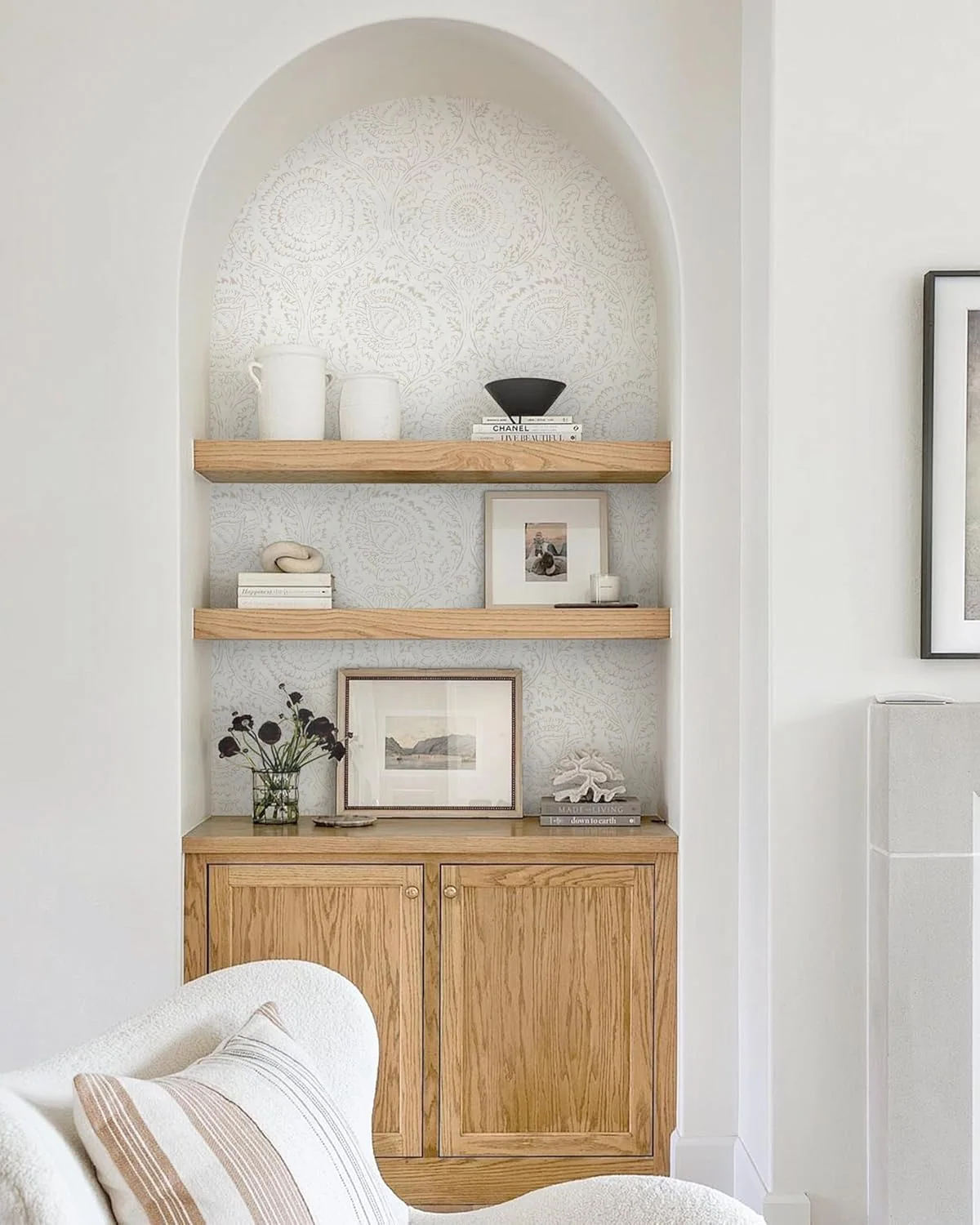 Heroad Cream Boho Medallion peel and stick wallpaper in a room