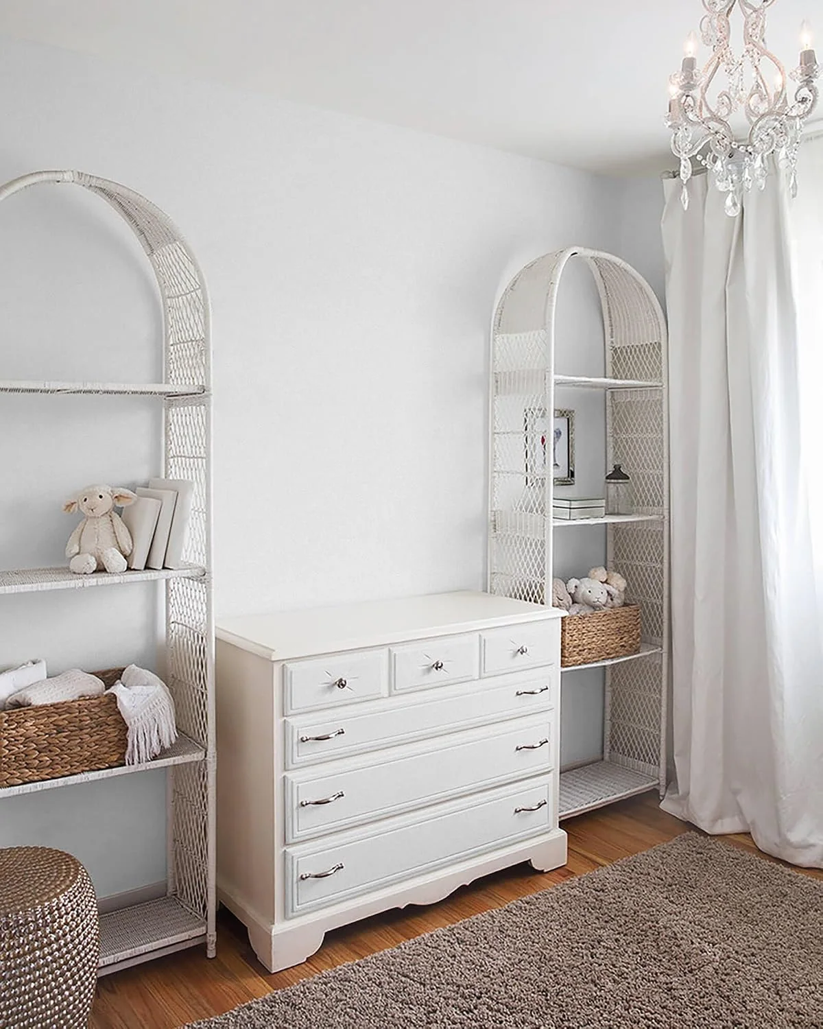Heroad White Matte peel and stick wallpaper in a room