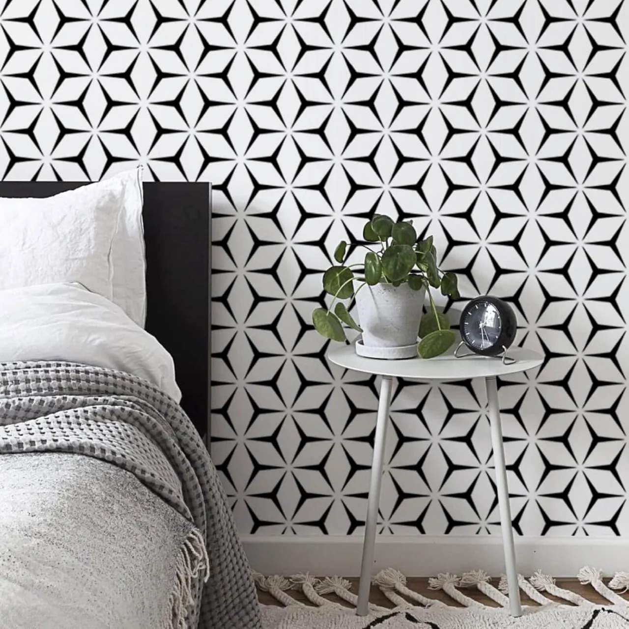 Heroad Black and White Star Geometric peel and stick wallpaper, swatch