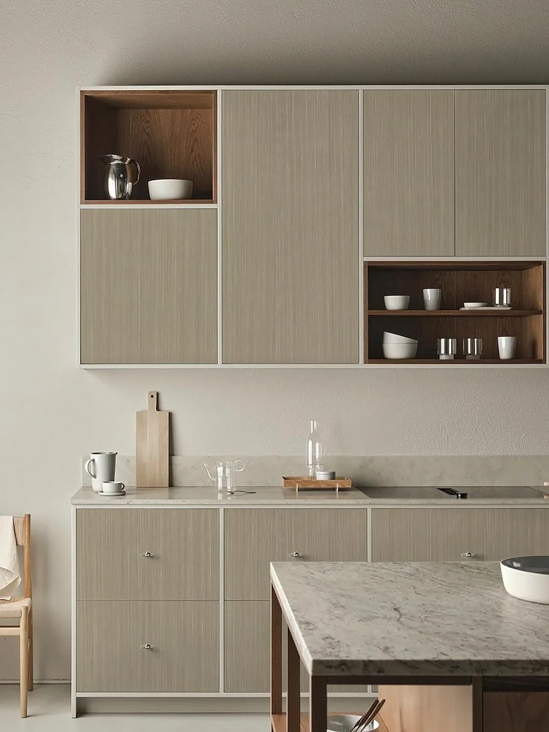 Heroad Modern Oak peel and stick wallpaper in a room